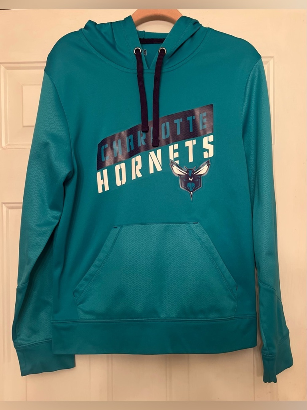 ๐ Charlotte Hornets NBA TX3 Warm Hoodie - Small - Picture 2 of 5